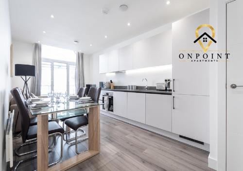 ✰OnPoint - Fantastic 1 Bedroom Apt with PARKING✰