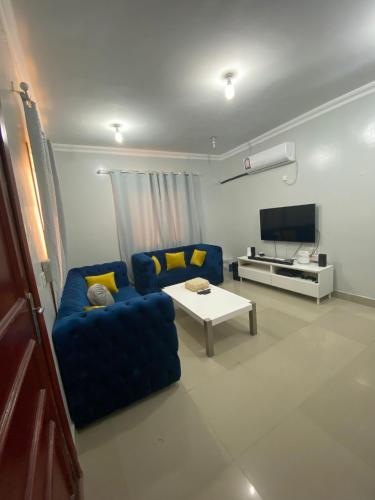 . Spacious 2-bedroom with BBQ Grill