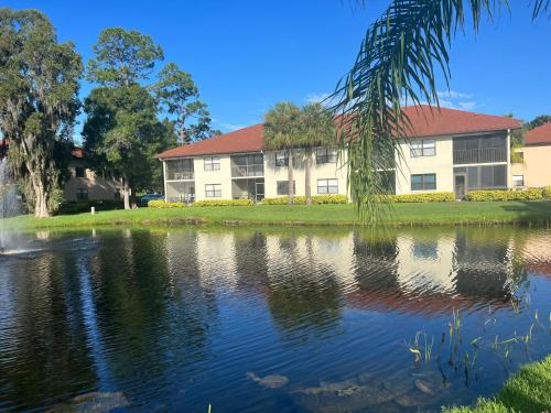 View, Superb Apartment in Florida & very close to IMG near Cracker Barrel