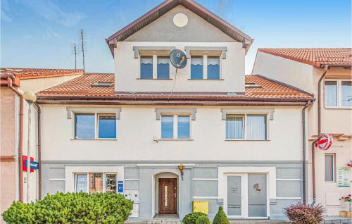 2 Bedroom Lovely Apartment In Darlowo - Darłowo
