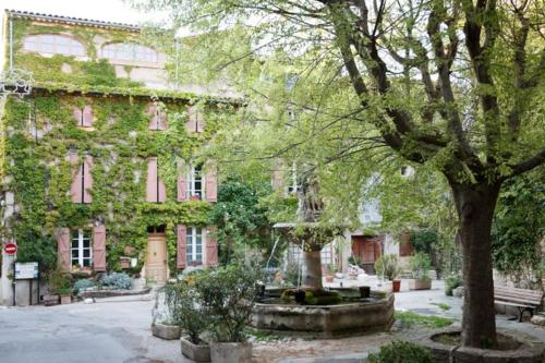 Omgeving, Spacious stylish Provencal house with terrace in Saignon