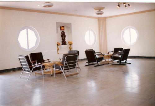 Koplietošanas atpūtas telpa ar TV, Kishkinda Hertiage Resort in Sanapur