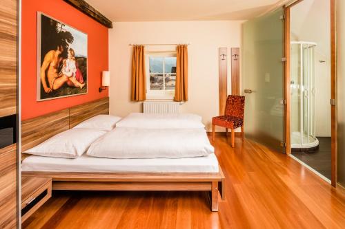 1 queen bed