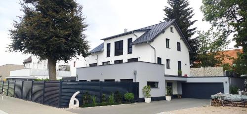 moderne Neubau-Wohnung mit Kamin und 35qm Dachterrasse