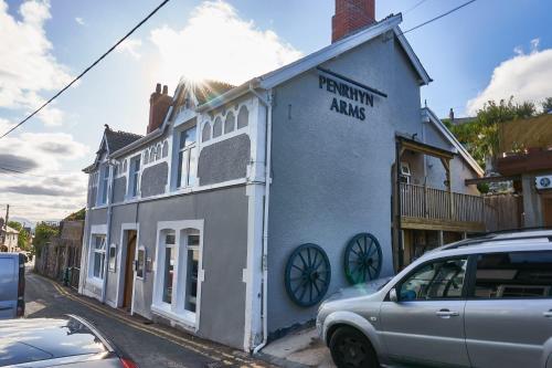 Llandudno apartment, quirky pub with tropical beer garden