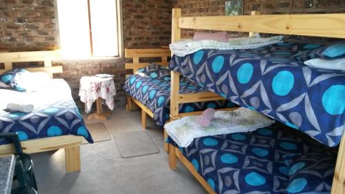 4 twin beds