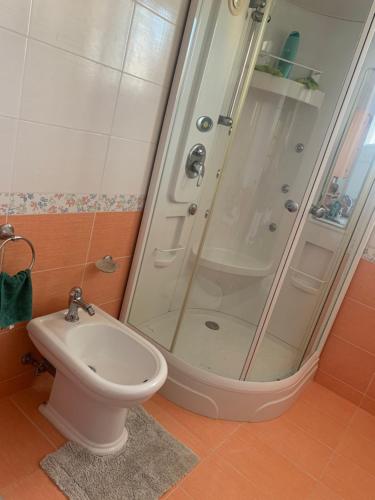 Bathroom, Da Lella in Cellino San Marco