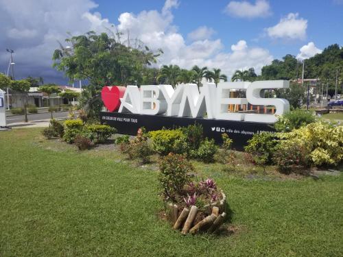puutarha, Appartement Centre Guadeloupe, accessible et proche in Les Abymes