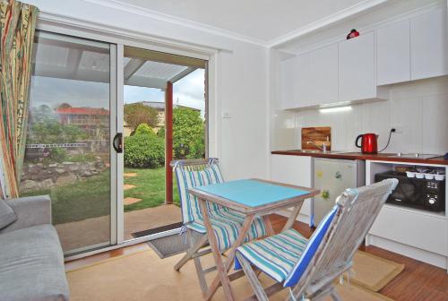 kuhinja, Marazul BEST DEAL - Stone Bathtub, WIFI, Functional - Mandarins and lemons when available in Jervis Bay