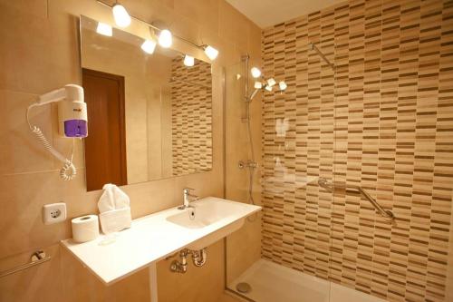 Apartamentos Cristina - image 11