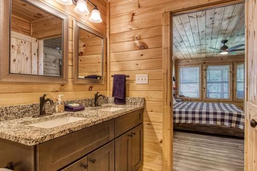 Appalachian Lookout-Hot Tub Cozy Cabin Retreat in the Smokies Comfort for All! - image 4