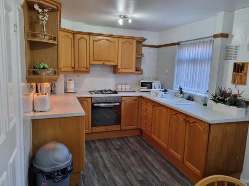 Centrally Located w/ Free Parking & Smart TV, Leeds (zdjęcie 5)