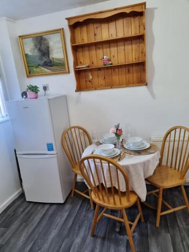 Centrally Located w/ Free Parking & Smart TV, Leeds (zdjęcie 8)