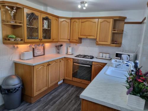 Centrally Located w/ Free Parking & Smart TV, Leeds (zdjęcie 6)