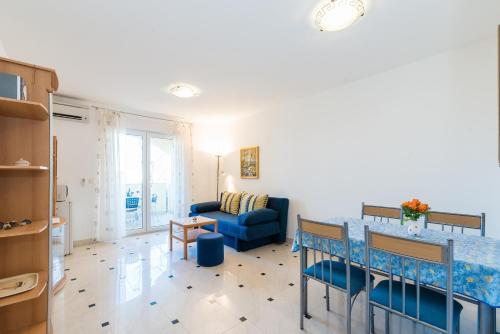 One-Bedroom Apartment with Terrace image 2