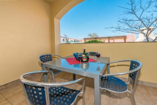 One-Bedroom Apartment with Terrace image 1