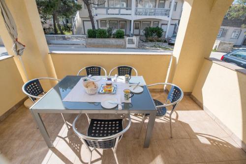 Two-Bedroom Apartment with Terrace image 1