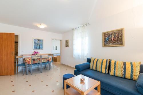 One-Bedroom Apartment with Balcony and Sea View room in Apartments by the sea Vir - 18603