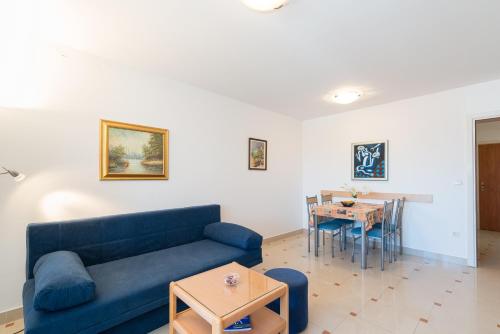 One-Bedroom Apartment with Balcony and Sea View room in Apartments by the sea Vir - 18603
