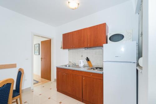 Apartments by the sea Vir - 18603 - image 4