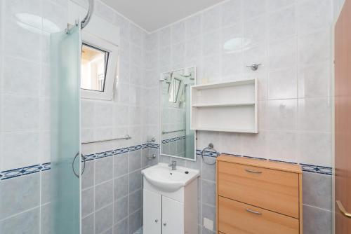 One-Bedroom Apartment with Terrace image 6