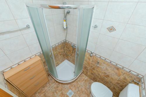 One-Bedroom Apartment with Balcony and Sea View image 8