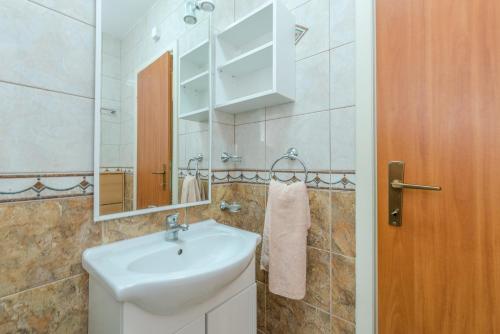 One-Bedroom Apartment with Balcony and Sea View image 7