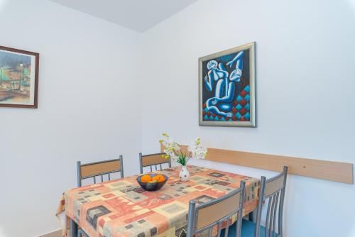 One-Bedroom Apartment with Balcony and Sea View image 2