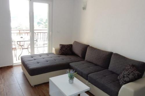 1 queen bed, 1 sofa bed