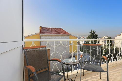 Apartments and rooms with parking space Kastel Stafilic Kastela - 18673 - image 2