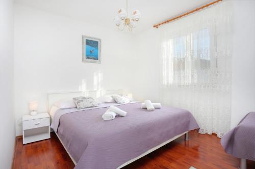 One-Bedroom Apartment with Balcony and Sea View image 10