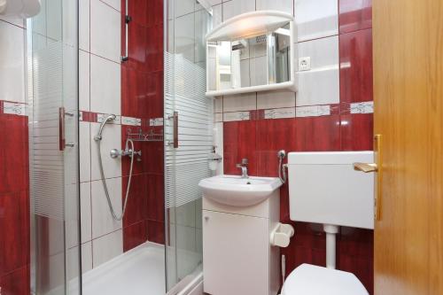 One-Bedroom Apartment with Balcony and Sea View image 7