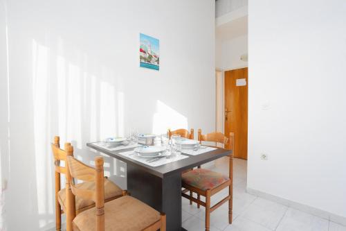 One-Bedroom Apartment with Balcony image 9