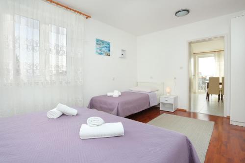 One-Bedroom Apartment with Balcony and Sea View image 8