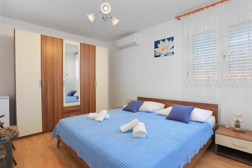 Double Room image 3