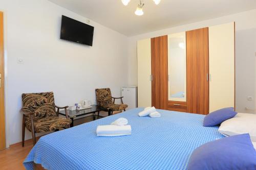 Double Room image 2
