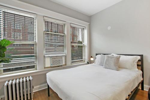 Stylishly Furnished Studio Apt in Portage Park - Pensacola 2N photo 3