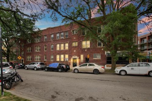 Stylish Studio Apartment in Portage Park - Pensacola 2N in Pulaski Park