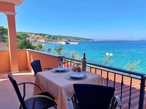 One-Bedroom Apartment with Terrace and Sea View image 3