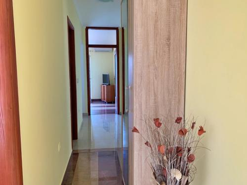 One-Bedroom Apartment with Terrace and Sea View image 1