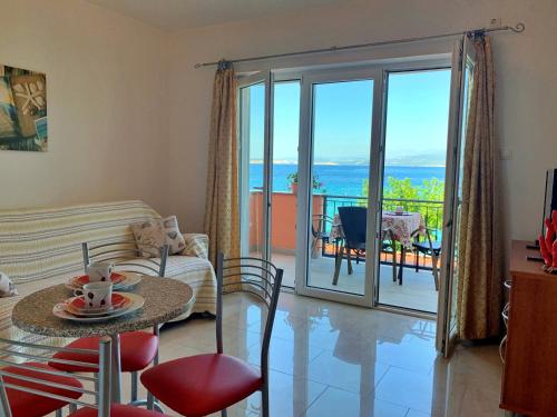 One-Bedroom Apartment with Terrace and Sea View image 6