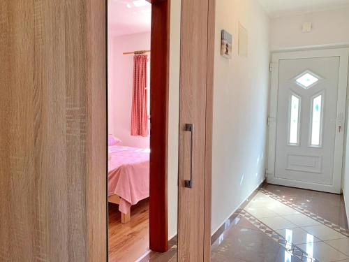 One-Bedroom Apartment with Terrace and Sea View image 1