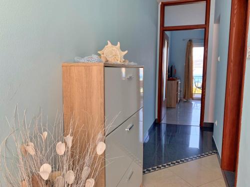 One-Bedroom Apartment with Terrace and Sea View image 1