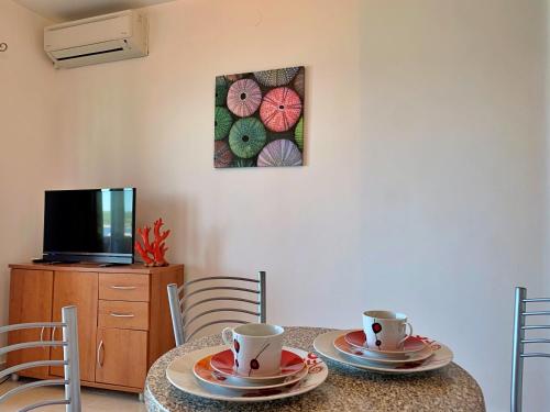 One-Bedroom Apartment with Terrace and Sea View image 4
