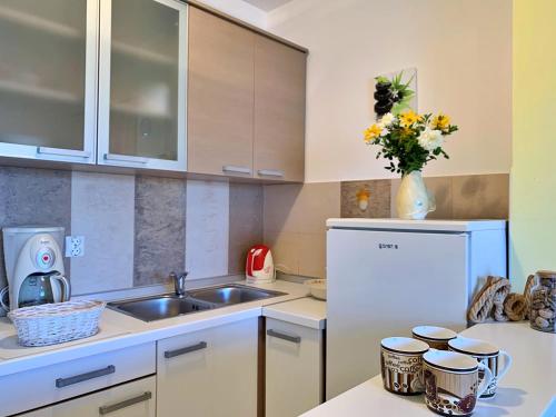 One-Bedroom Apartment with Terrace and Sea View image 5