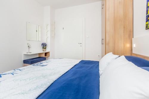 Two-Bedroom Apartment with Terrace and Sea View image 10