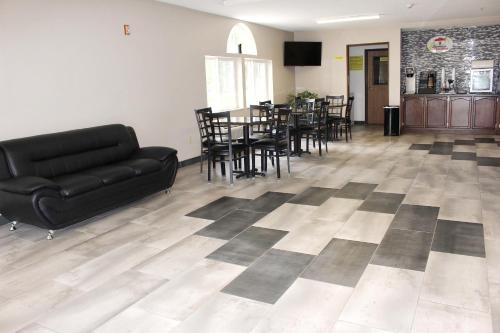 Super 8 by Wyndham De Soto Super 8 by Wyndham De Soto