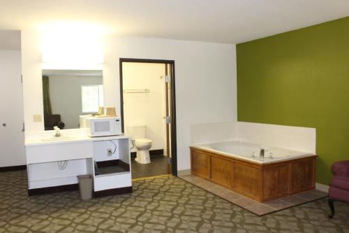 Super 8 by Wyndham De Soto Super 8 by Wyndham De Soto