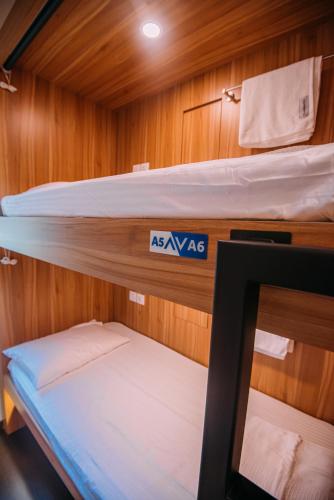 Bluewaters Pods 38 Hongkong St Room Type - Single Bed in Mixed Dormitory Room