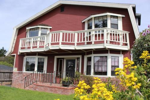 B&B Morro Bay - Ocean's Breeze, 4/bed, 3/ba, Game Room. Sleeps 10! - Bed and Breakfast Morro Bay